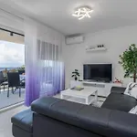 In With House Sea View Apartment Kostrena