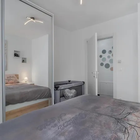 Apartment 2 Bedroom Cozy In Kostrena