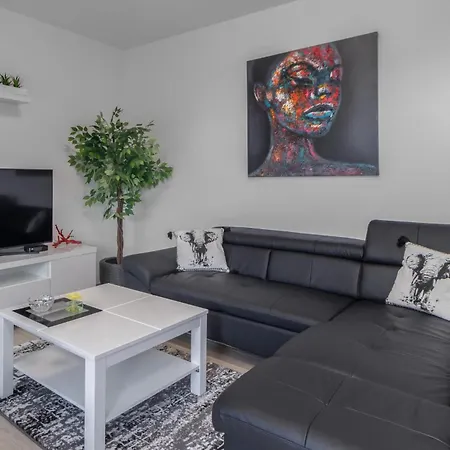 2 Bedroom Cozy In Kostrena
