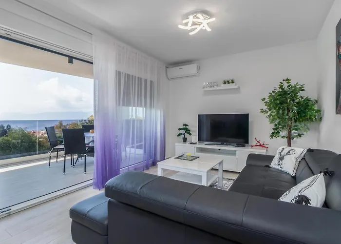 2 Bedroom Cozy In Apartament Kostrena