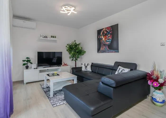 2 Bedroom Cozy In *