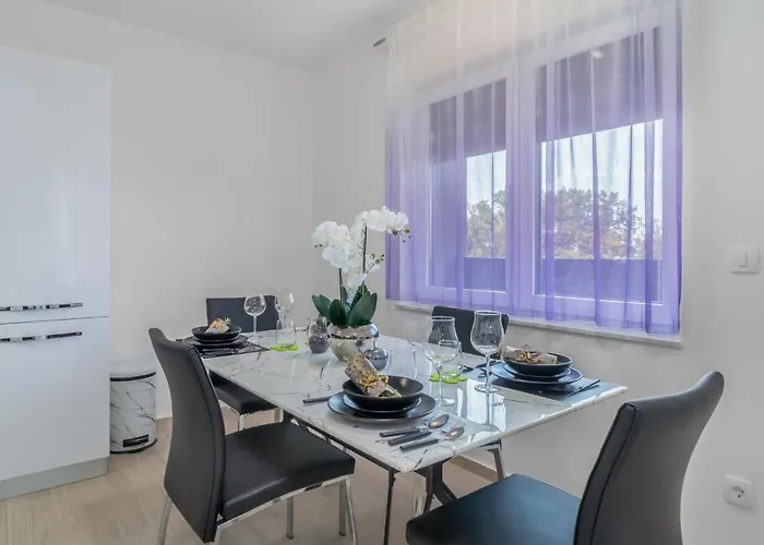 2 Bedroom Cozy In *