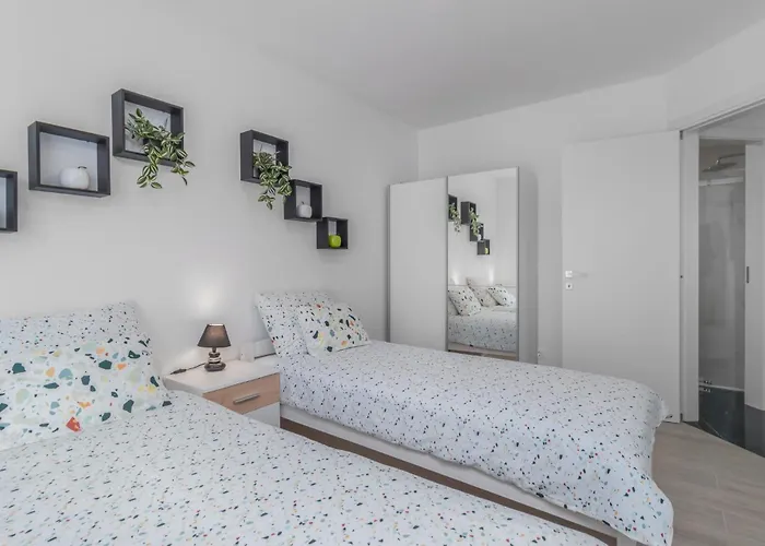 2 Bedroom Cozy In Apartament