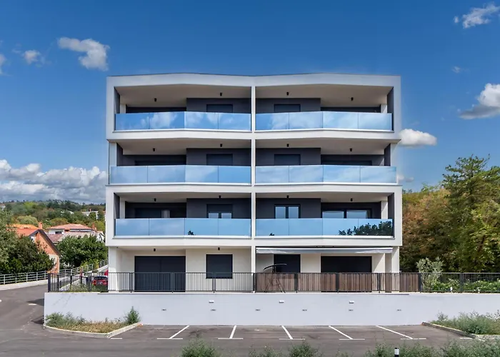 2 Bedroom Cozy In Apartament Kostrena