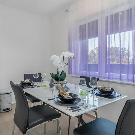 2 Bedroom Cozy In *